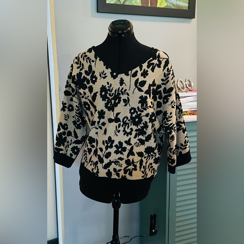 By design women’s Xlarge flower print sweater, pet & smoke-free home.